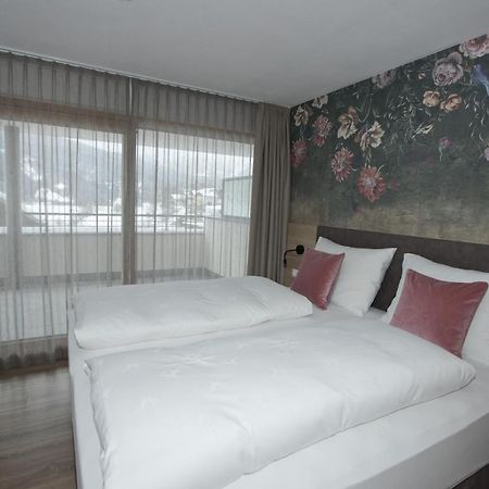 Hotel Goldener Adler Curon Venosta Buitenkant foto
