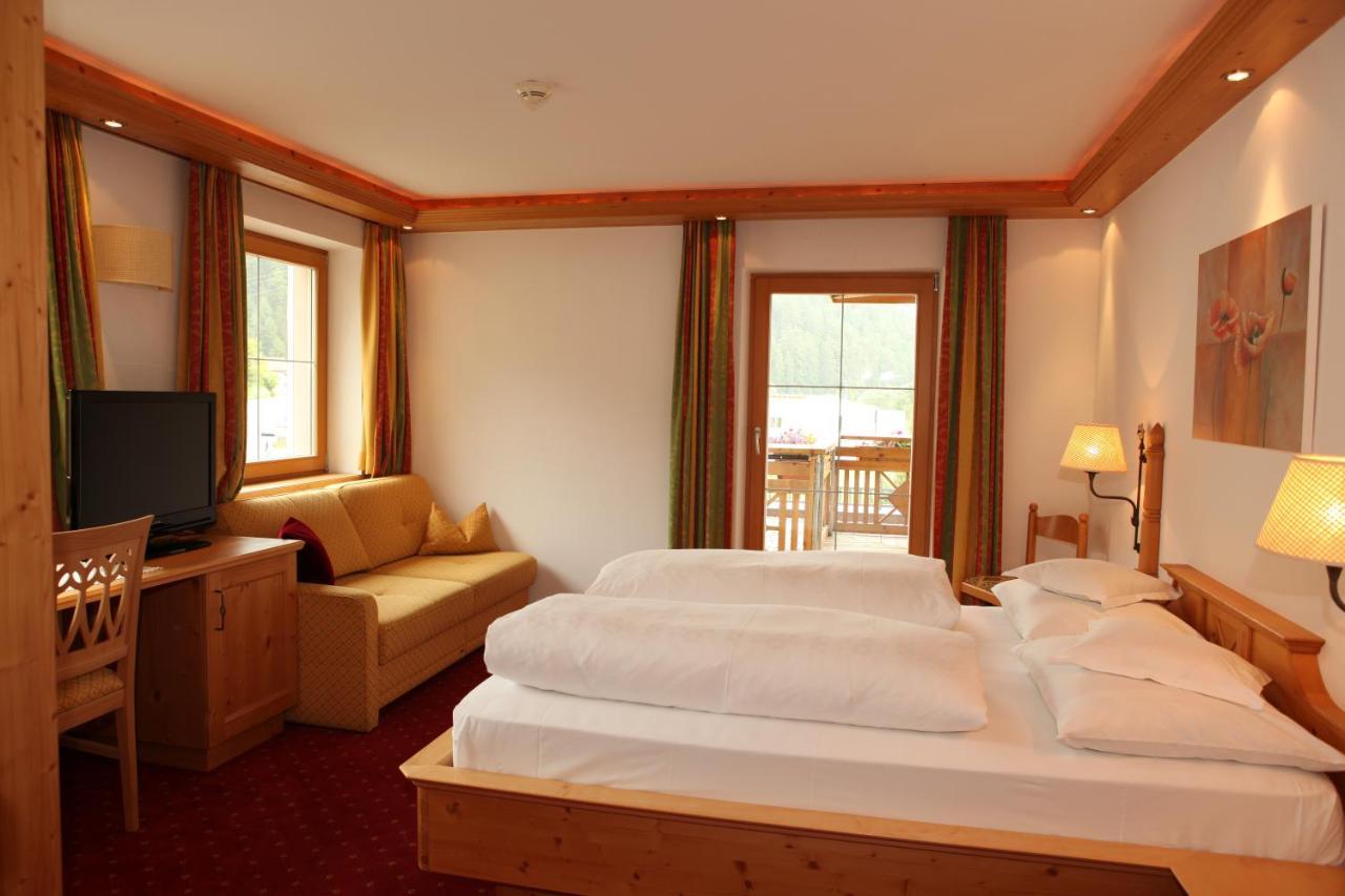 Hotel Goldener Adler Curon Venosta Buitenkant foto