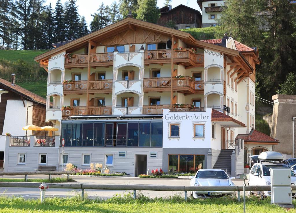 Hotel Goldener Adler Curon Venosta Buitenkant foto