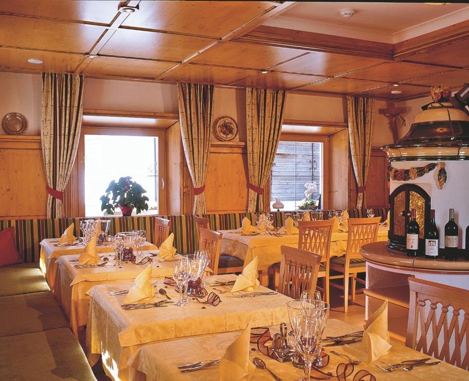 Hotel Goldener Adler Curon Venosta Buitenkant foto