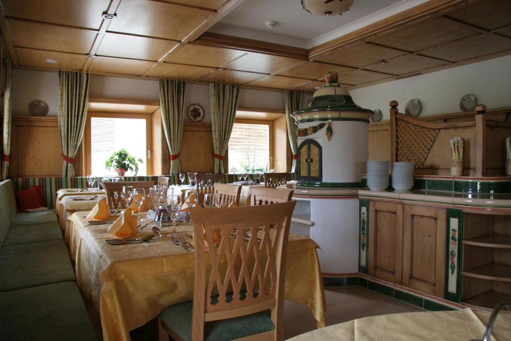 Hotel Goldener Adler Curon Venosta Buitenkant foto