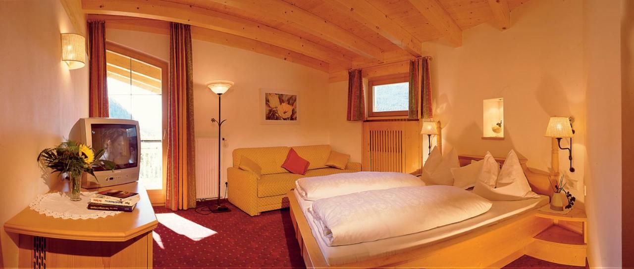 Hotel Goldener Adler Curon Venosta Buitenkant foto