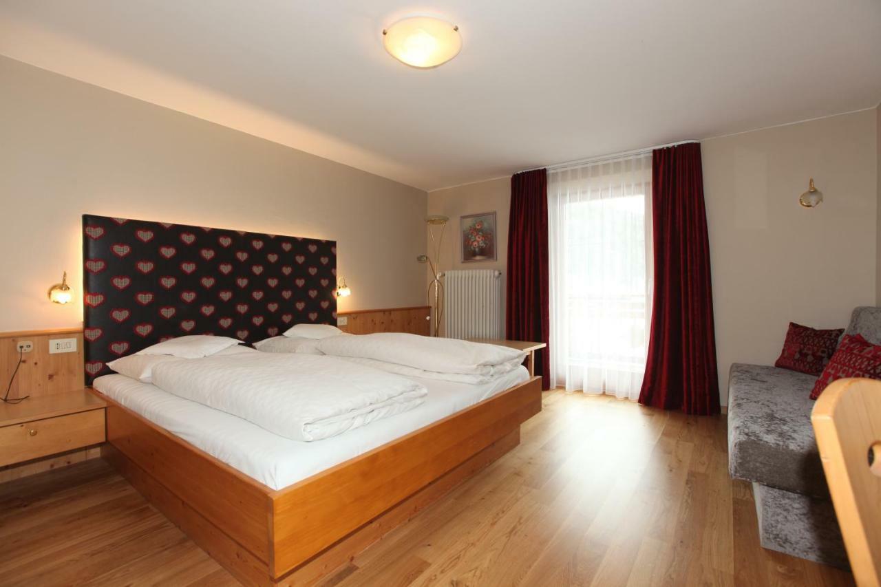 Hotel Goldener Adler Curon Venosta Buitenkant foto
