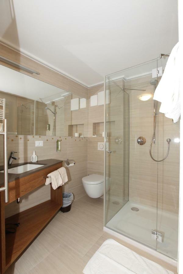 Hotel Goldener Adler Curon Venosta Buitenkant foto